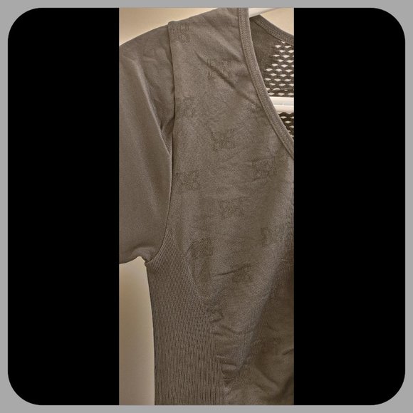 LOLE || Sweat Tech Rib Yoga Top (SIZE M) - Picture 3 of 8